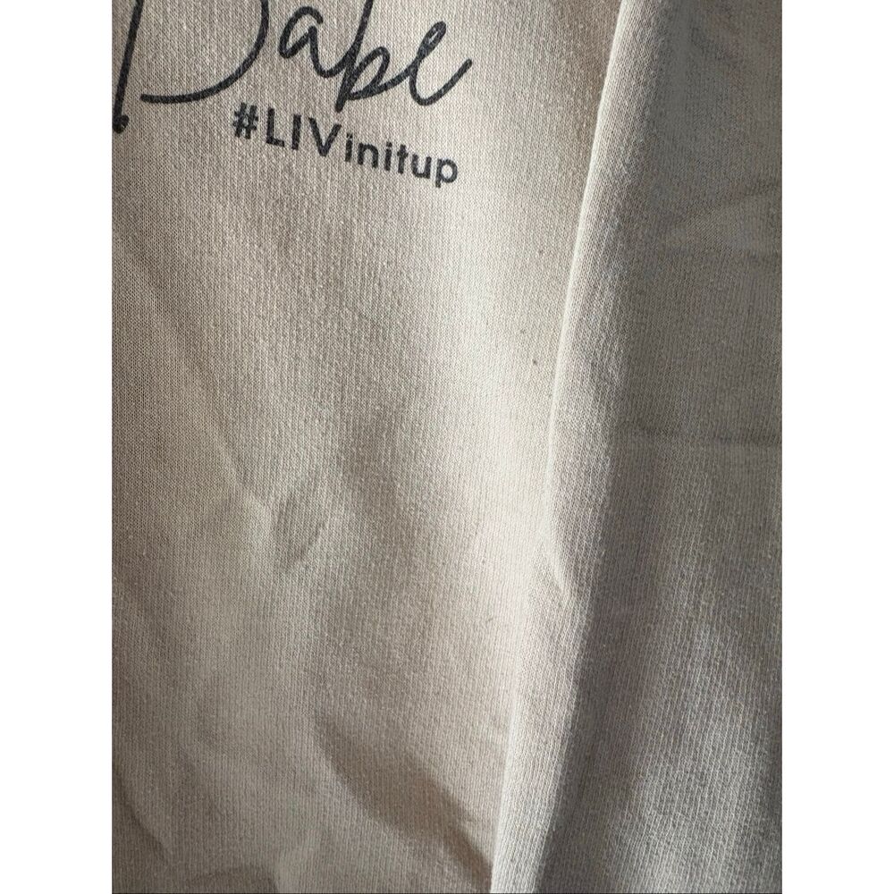 🐿️ Pretty Little Thing Tan Pullover Babe Sweatshirt Size Small - Picture 6 of 8